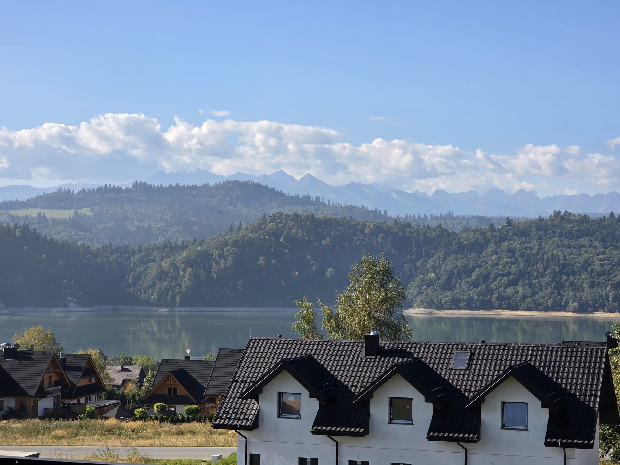 Jezioro Czorsztyńskie i Tatry